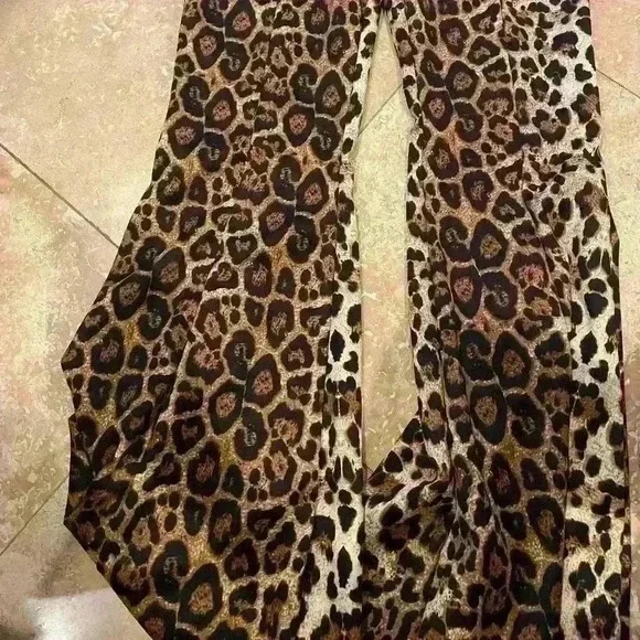 Perfectly Priscilla stretchy leopard flare pants. Size Large. New with tags! 🐆 - Picture 6 of 6